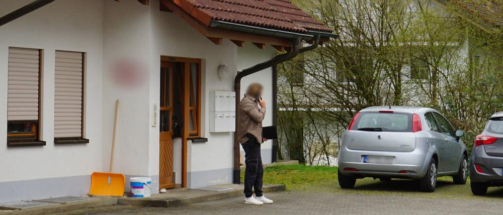 Ein 19-Jähriger soll im Kreis Waldshut an der Grenze zur Schweiz seine Eltern und seinen Bruder mit einem Messer getötet haben. 