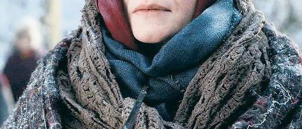 Sibirischer Winter. Emily Watson spielt die inhaftierte Eugenia Ginzburg.