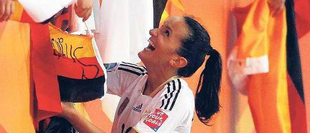 Glücklich. Fatmire Bajramaj ist nach dem Sieg gegen Frankreich nicht mehr nur das Gesicht der WM.