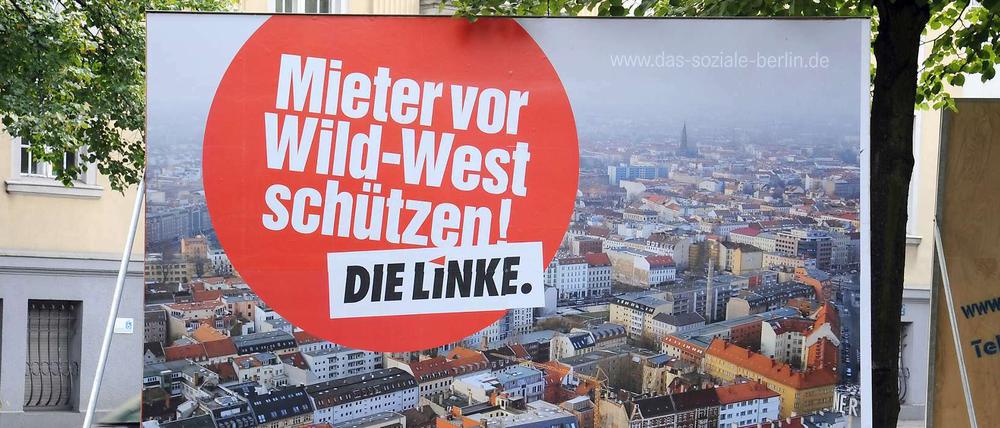 Klaus Wowereit wirft der Linken vor, mit diesem Plakat alte Ost-West-Gräben aufzureißen.