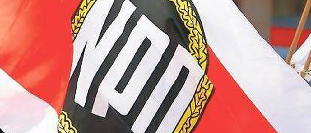 Verfassungsschützer sehen die NPD im Bund mit Skinheads und Neonazis.