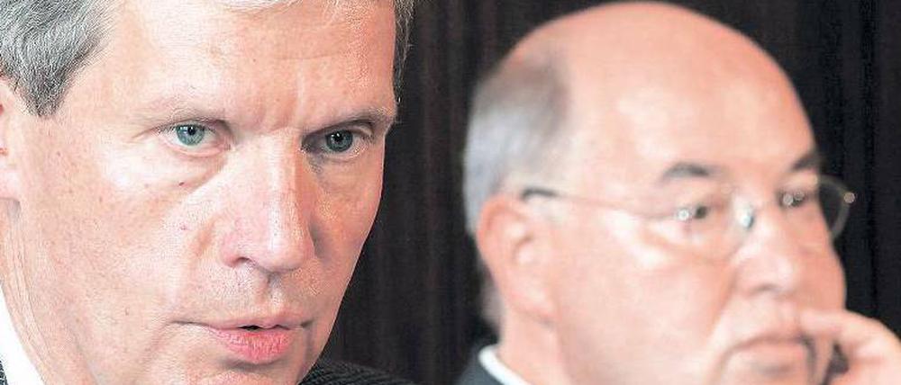Genossen: Linken-Spitzenkandidat Helmut Holter (links) und Wahlkampfhelfer Gregor Gysi. Bei der Wahl im Norden konnte die Partei den Hochrechnungen zufolge leicht zulegen.