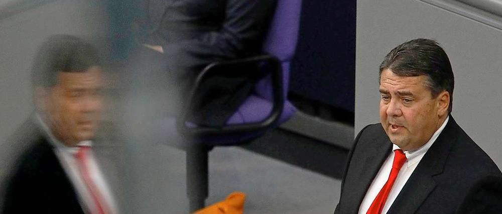 Ein unmoralisches Angebot? SPD-Chef Gabriel würde eine Minderheitsregierung mit einer Kanzlerin Merkel ohne die FDP vorübergehend tolerieren.
