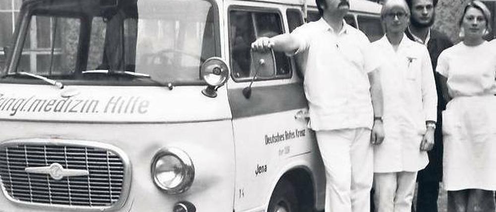 Am Start. SMH, die schnelle medizinische Hilfe 1977 vor der Poliklinik Jena. Foto: MDR