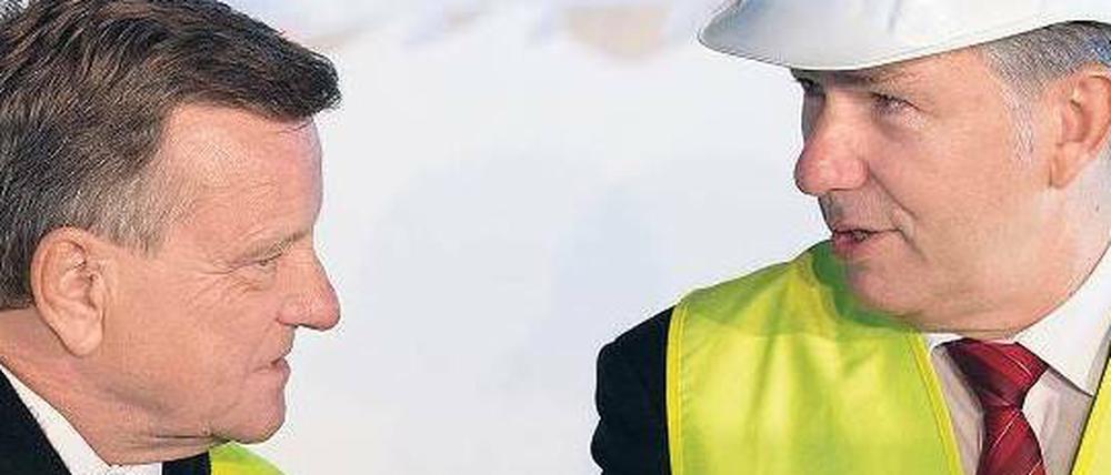 "Und wo ist Mehdorns Helm?", schrieben wir vor einem Jahr. Wowereit wusste vielleicht, dass er den Helm bald brauchen würde.