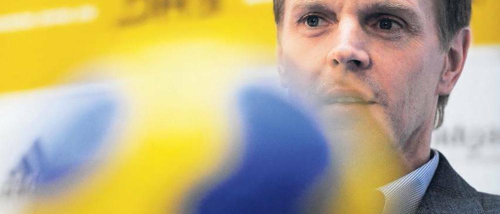 Martin Heuberger, 47, ist seit dem 1. Juli Handball-Bundestrainer. Heute gibt der Nachfolger von Heiner Brand beim Supercup in der Berliner Max-Schmeling-Halle gegen Dänemark (18.30 Uhr, live bei Sport1) sein Debüt mit der Nationalmannschaft. Foto: dapd