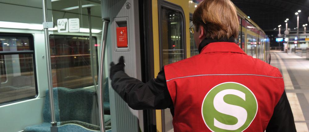 Fahrgäste sollten in der Nacht so wenig Wertgegenstände wie möglich mitnehmen.