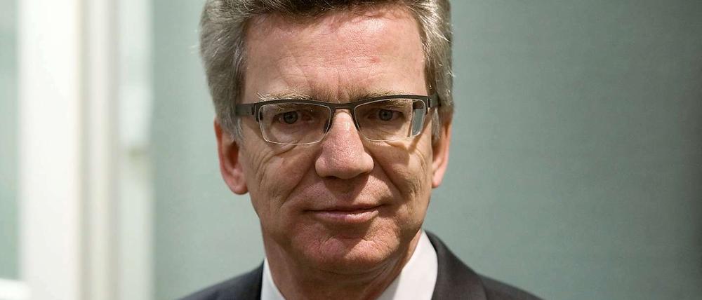Verteidigungsminister De Maizière will einen Ehrentag für Bundeswehr-Veteranen einführen.