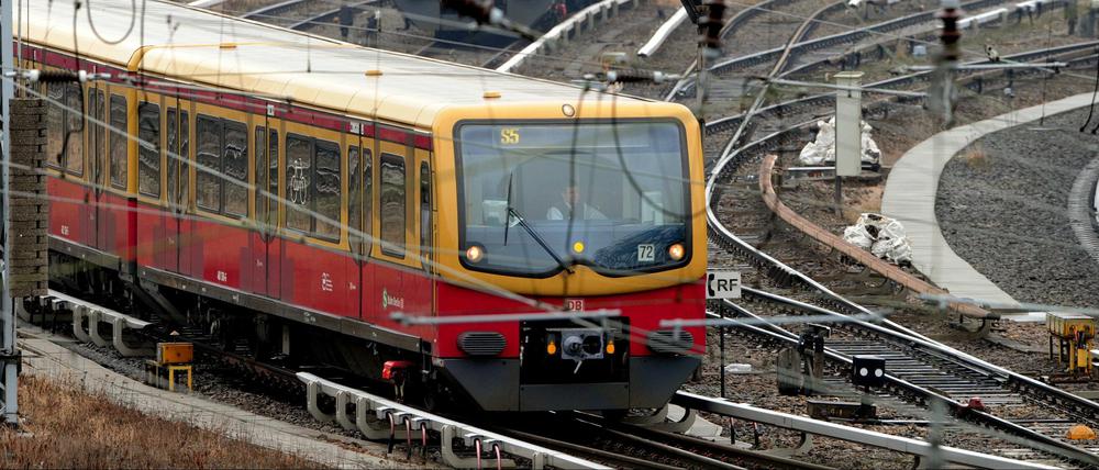 Der S-Bahn fehlen insgesamt 50 von benötigten 960 Fahrern.
