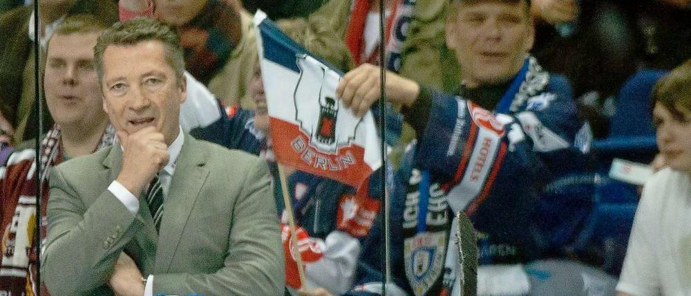 Denker und Lenker. Harold Kreis coacht Mannheim und holte in seinem ersten Jahr als Trainer in der DEL die Vizemeisterschaft mit der Düsseldorfer EG.