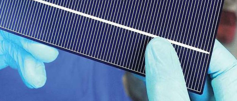 Hand anlegen. 1300 Mitarbeiter in Q-Cells’ Stammwerk arbeiten wieder.