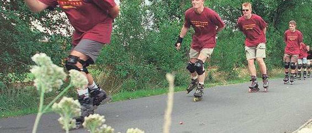 Vorwärts immer. Auch wenn es dem Landkreis Teltow-Fläming wirtschaftlich derzeit nicht gutgeht – der Rundkurs „Fläming-Skate“ dürfte auch künftig Tausende Touristen anlocken. Foto: pa/ZB