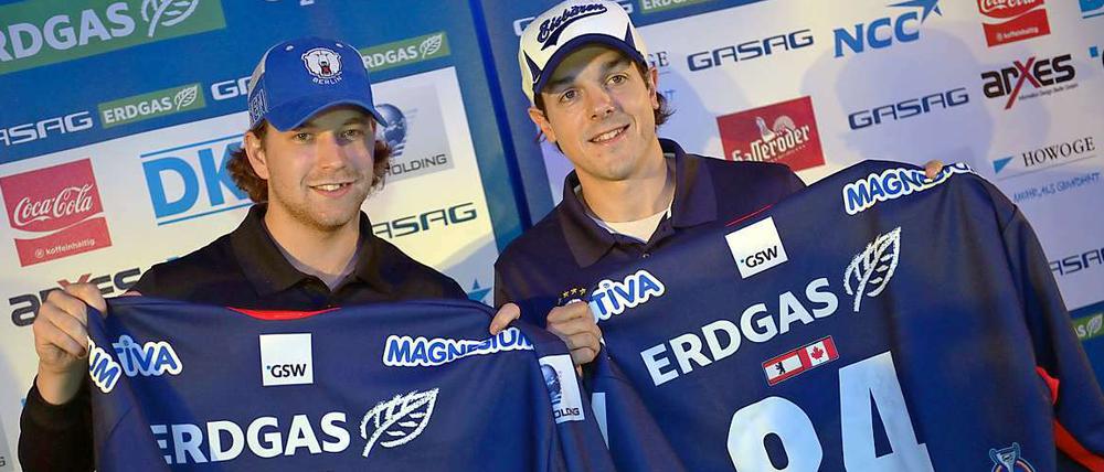 Absolute Könner: Claude Giroux (l.) und Daniel Briere (r.), hier bei ihrer Präsentation als Neuzugänge der Eisbären Berlin, zählen in der amerikanischen Profiliga NHL, der stärksten Eishockeyliga der Welt, zu den besten Angreifern der Liga. Sie spielen bei den Eisbären, solange der Spielerstreik in der NHL anhält.