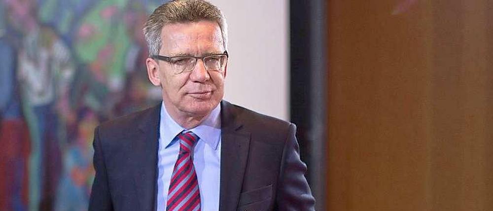 Thomas de Maizière gilt als wichtige Stütze im Kabinett von Bundeskanzlerin Angela Merkel (beide CDU).