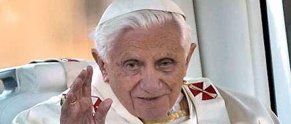 Papst Benedikt XVI. gibt das Pontifikat am 28. Februar auf.