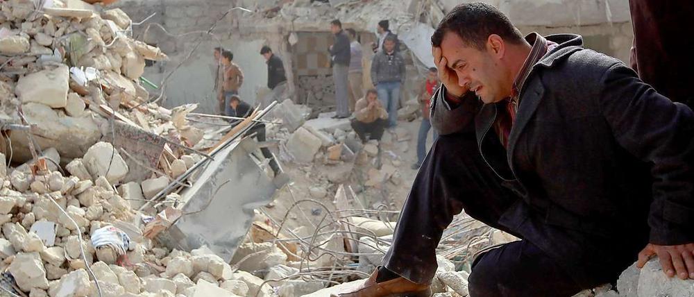 Am Freitag bestätigte US-Außenminister John Kerry, es gäbe „starken Beweisen“ für einen Chemiewaffeneinsatz durch syrische Regierungstruppen gegen die Aufständischen im Land.