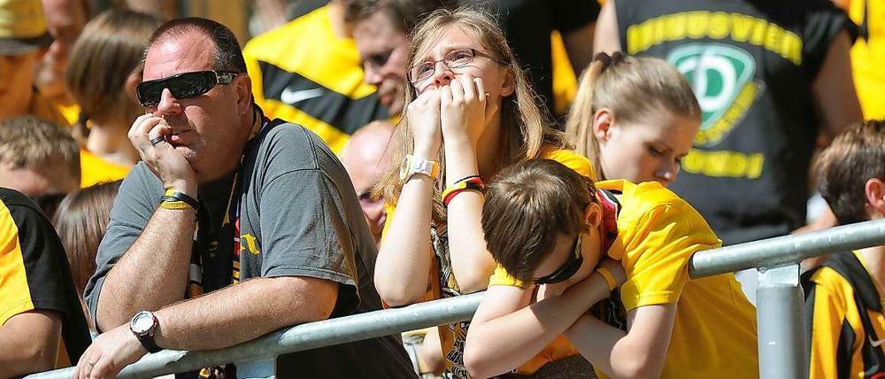 Fans von Dynamo Dresden im Stadion.