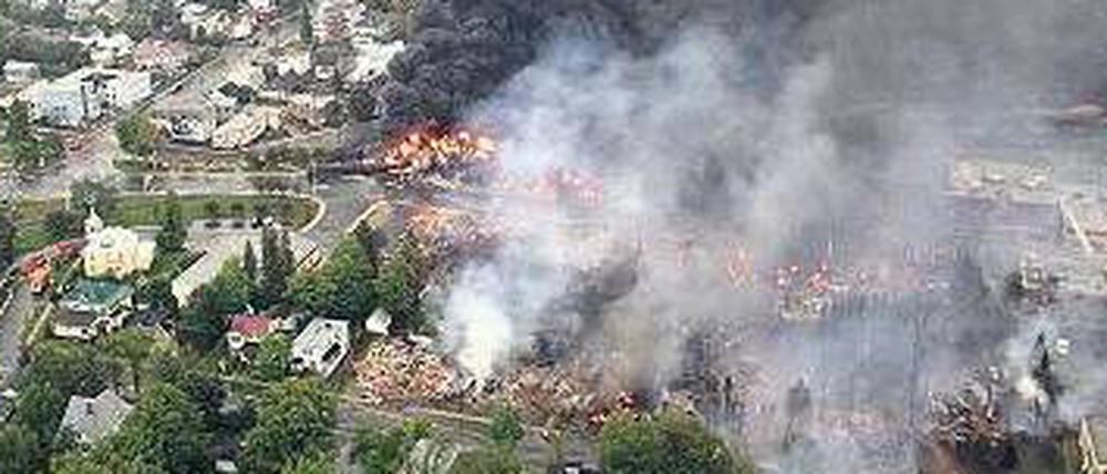 Ein Großteil von Lac-Megantic steht in Flammen.