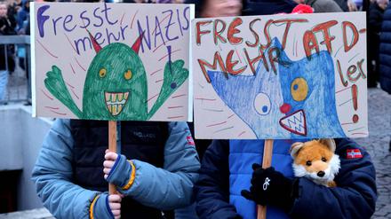 Ich will dich fressen: Kinder auf einer „Demokratie verteidigen“-Demo im Januar in Darmstadt.
