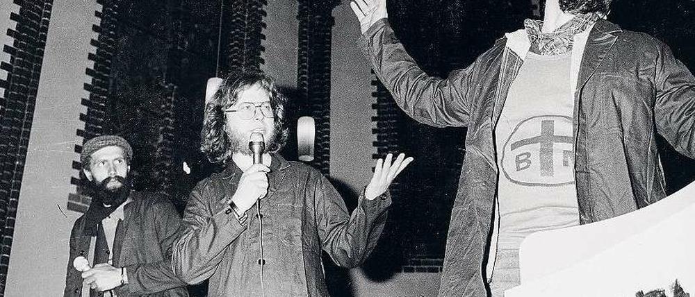 Protestantisches Milieu 1: Blues-Messe in der Samariterkirche 1985, fotografiert von Harald Hauswald.