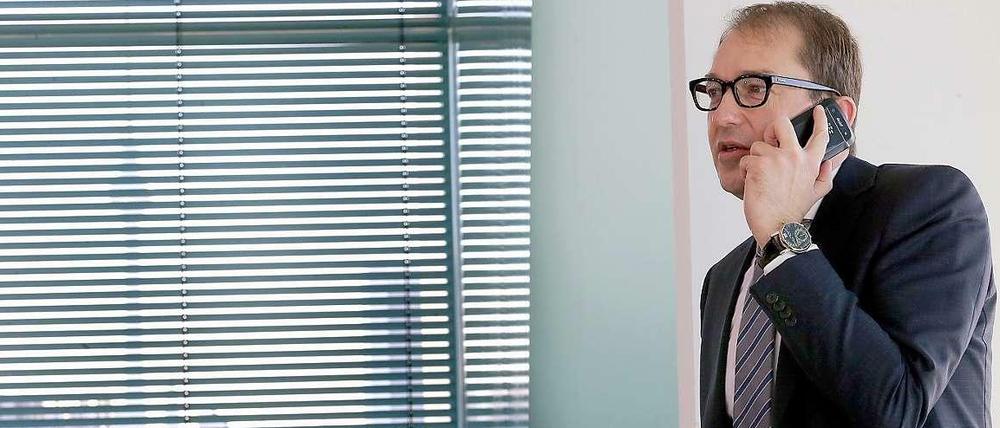Bundesverkehrsminister Alexander Dobrindt weitet die Lkw-Maut aus.