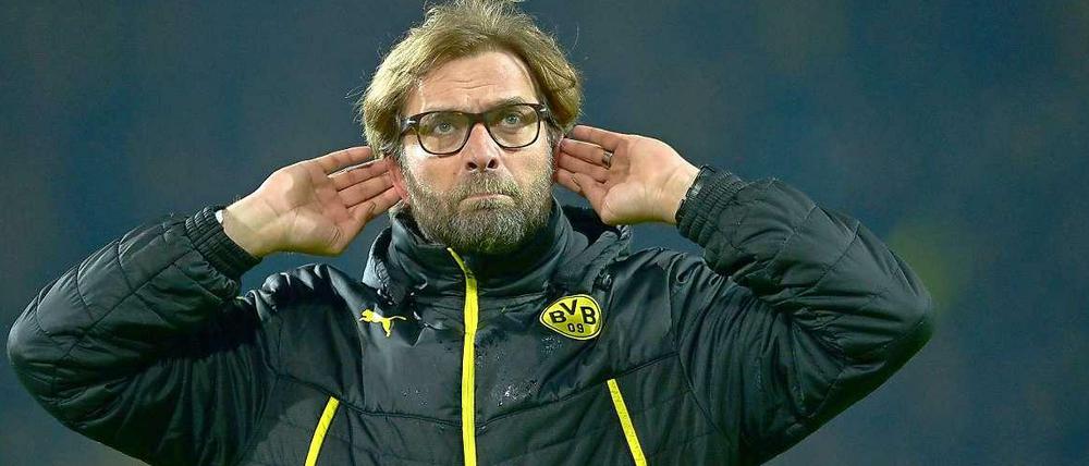 Dortmund-Trainer Jürgen Klopp genießt den Jubel - nach dem Ausscheiden aus der Champions League.
