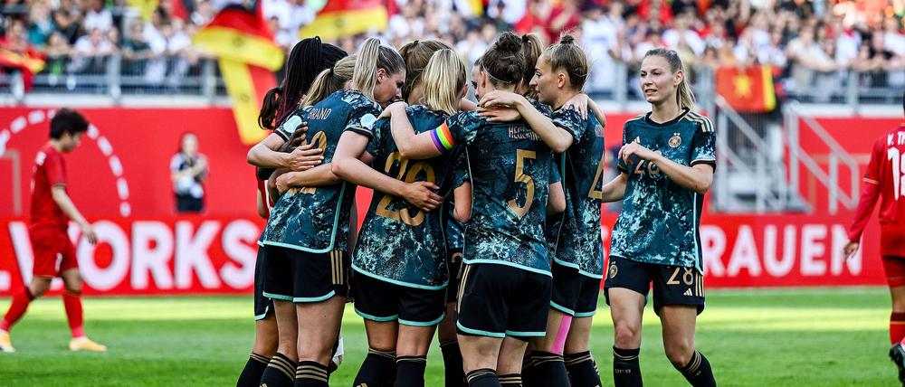 Die DFB-Frauen wollen bei der WM weit kommen, mit zusätzlichem Geld von ihrem Verband dürfen sie nicht rechnen.