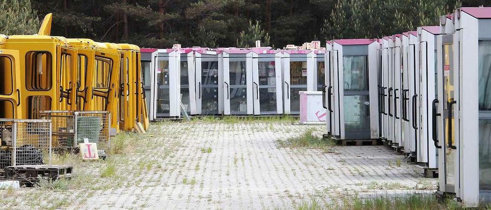 Michendorfer Zellteilung. Tausende dieser Exemplare lagern im Wald bei Potsdam. Wer mag, kann sich diese Dinger ja in den Garten stellen. Oder ins Wohnzimmer. Oder so.