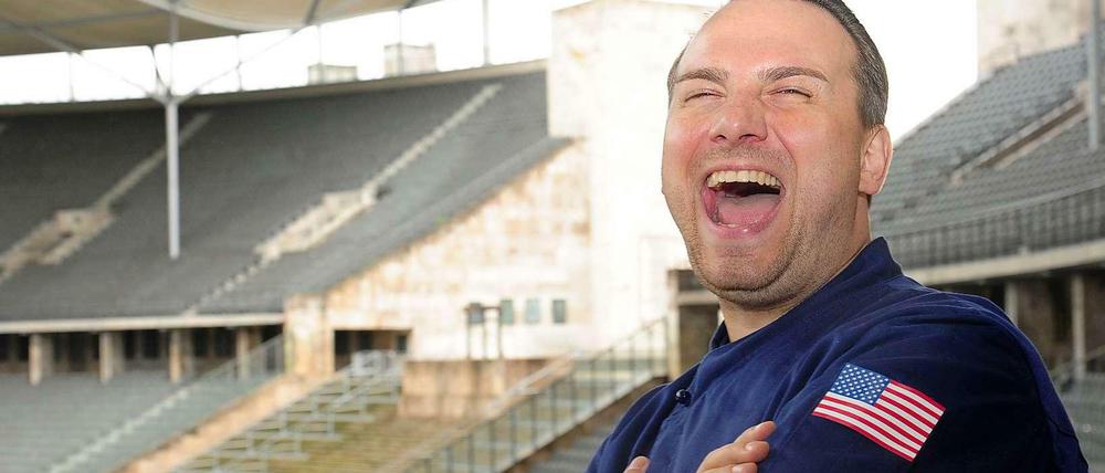 Da kann er ruhig lachen! Tim Raue, Berliner, ausgezeichneter Koch. Und ein Mann mit Humor.
