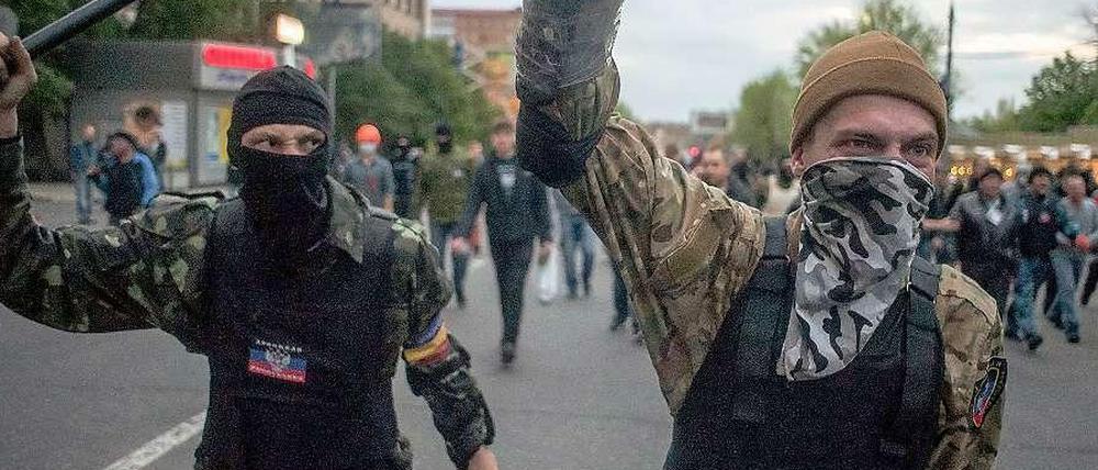 Prorussische Demonstranten in der ostukrainischen Stadt Donezk.