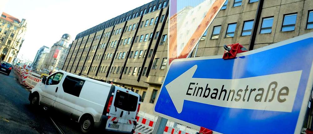 Dauerbaustelle. So kannte man sie jahrelang: die Invalidenstraße. Doch bald rollt es wieder.