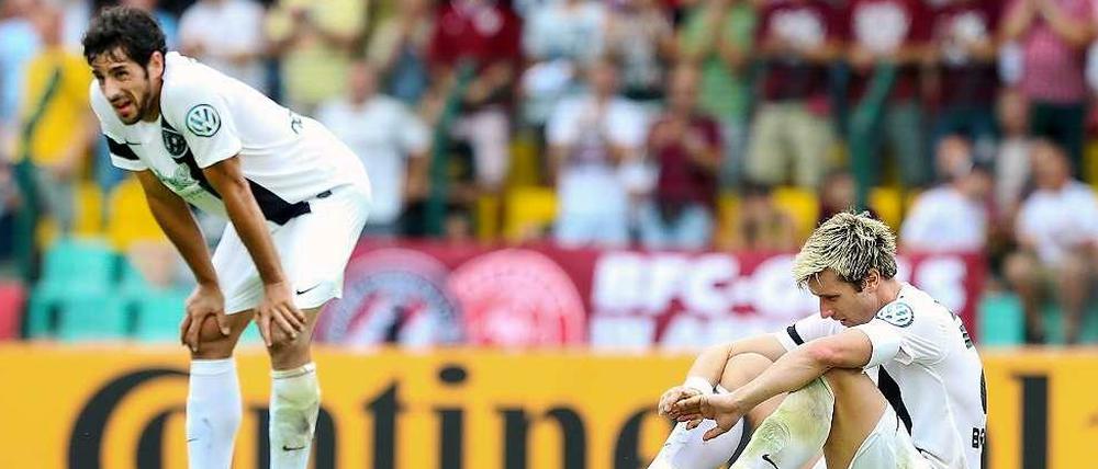Am Samstag startet der FC Carl Zeiss Jena gegen den BFC Dynamo. Auf dem Bild sind die Berliner Björn Brunnemann (r) und Denis Novacic zu sehen.