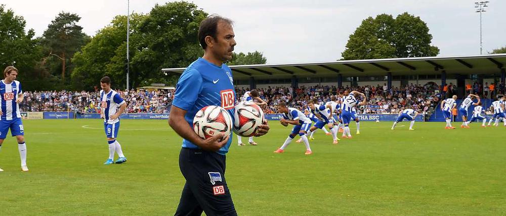Jos Luhukay trägt nicht nur die sportliche Verantwortung bei Hertha BSC.