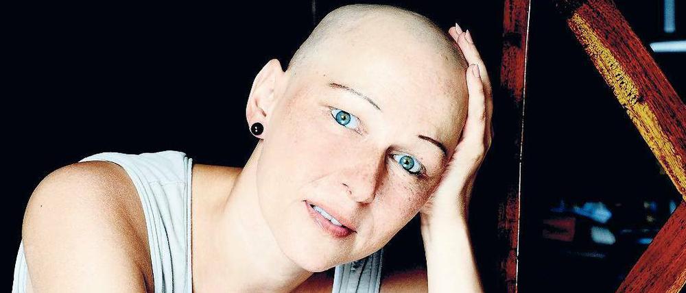 Selbstbestimmt bis zum Ende. Die Glatze nach der Chemotherapie gefällt ihr, sagt Katrin Bendrich. Sie will den Krebs nicht verstecken.