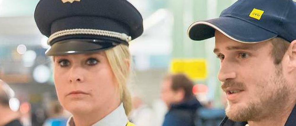 Doppelstreife. BVG (re.) und S-Bahn patrouillieren gemeinsam.