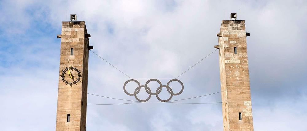 Die Olympischen Ringe am Berliner Olympiastadion.