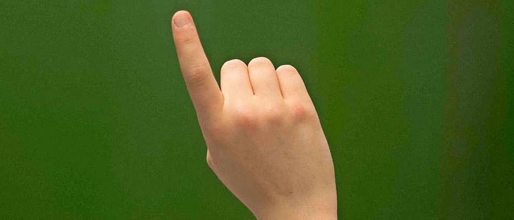 Auch gute Schüler und Schülerinnen bekommen laut einer Forsa-Umfrage Nachhilfe von den Eltern auferlegt.