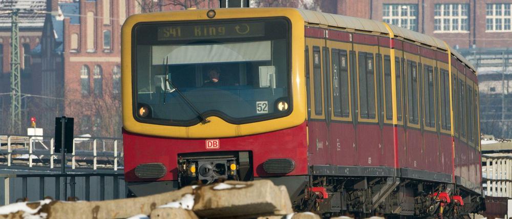 Die Ringbahn ist ein wichtiges Verkehrsmittel in Berlin. Viele Pendler sind darauf angewiesen.