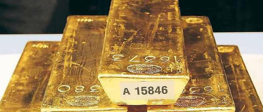 Reiches Deutschland. Nach Angaben der Bundesbank befanden sich Ende 2014 insgesamt 1192 Tonnen in Frankfurt am Main, 1447 Tonnen lagern bei der Federal Reserve Bank in New York, 438 Tonnen in London und 307 Tonnen in Paris.
