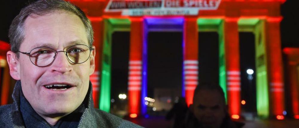 Licht an! Berlins Regierender Bürgermeister Michael Müller vor dem erleuchteten Brandenburger Tor. Den Slogan gab es nicht gratis.