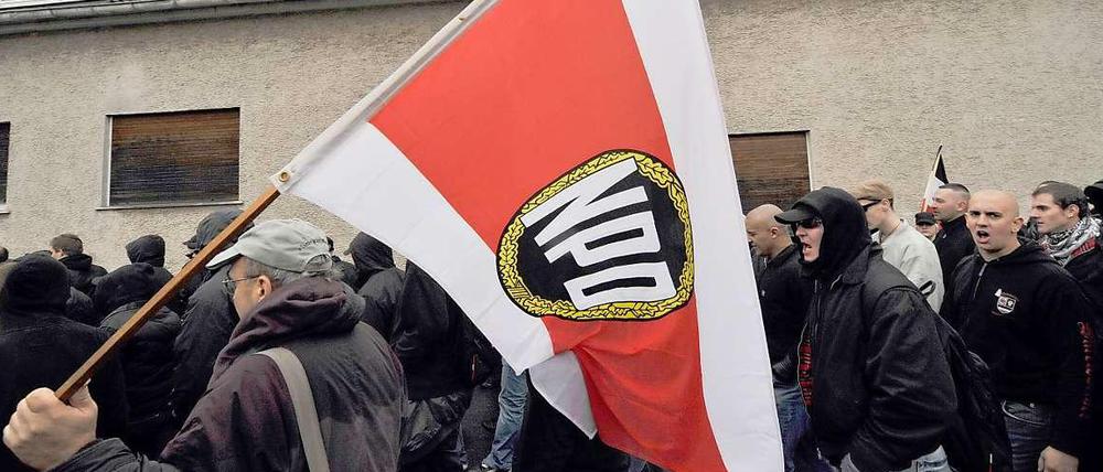 Im Vergleich zur NPD ist die Partei "Die Rechte" ziemlich klein.Die Zielsetzung ist aber ähnlich.