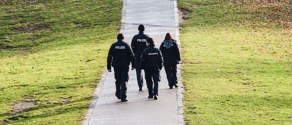 Problemzone Görlitzer Park. Polizei und Ordnungsamt im Dauereinsatz.