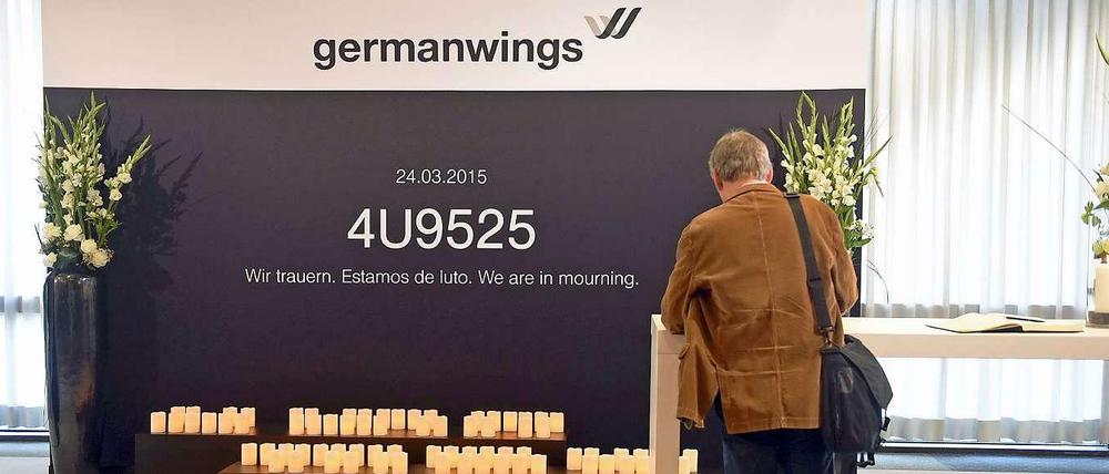 Gedenken an die Opfer des Germanwings-Absturzes bei der Lufthansa.