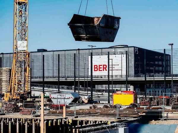 Die Bundesregierung hat anscheinend bei der EU Zustimmung für höhere BER-Kapitalspritzen beantragt als bislang bekannt.