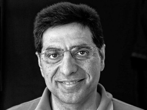 Georgis Vichas leitet eine Poliklinik, wo Ärzte allen Patienten ohne Krankenversicherung kostenlos Hilfe bieten.