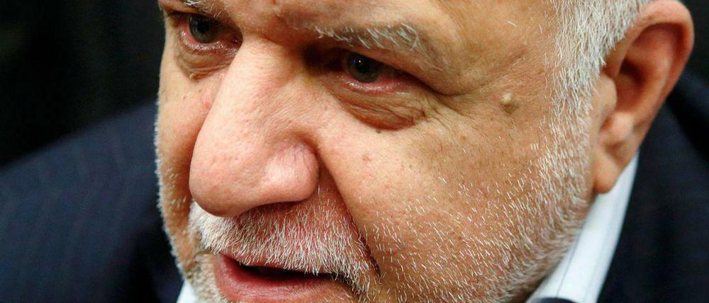 Der iranische Ölminister Bijan Zangeneh vor Gesprächen der OPEC. Der Iran stände angesichts des geringen Ölpreises und der politisch motivierten Überproduktion aus Saudi Arabien auch nach einem Wegfall der Sanktionen unter finanziellem Druck.