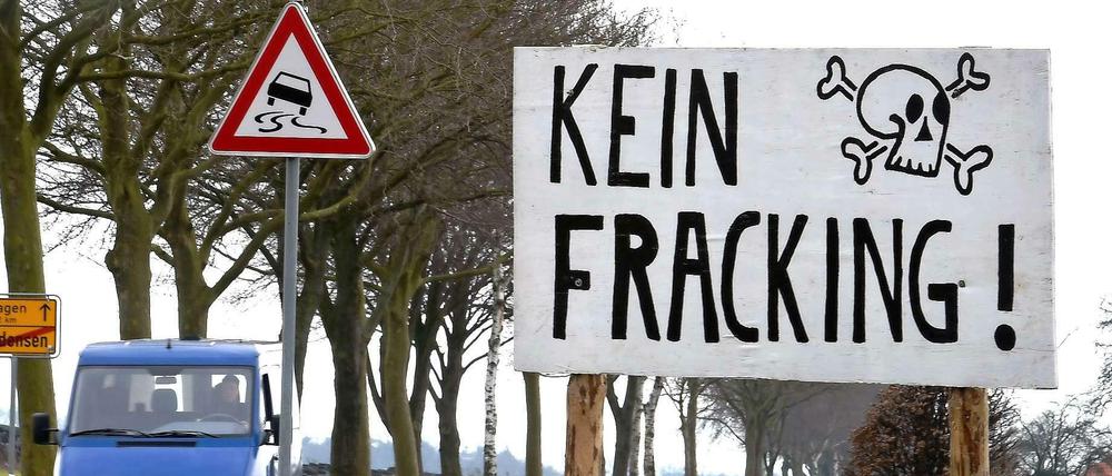 Die Mehrheit der Bevölkerung lehnt Fracking prinzipiell ab. Bei einer Umfrage im Auftrag von Abgeordnetenwatch.org sagte 61 Prozent der Befragten, sie wollten Fracking verboten wissen.