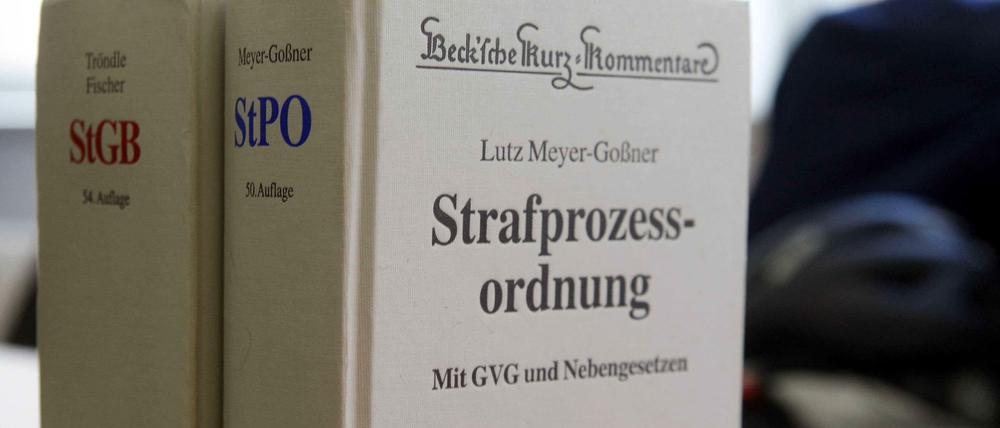 Alles klar geregelt. Auch für den Fall, dass ein Richter überlastet ist. Trotzdem gibt's Pannen.