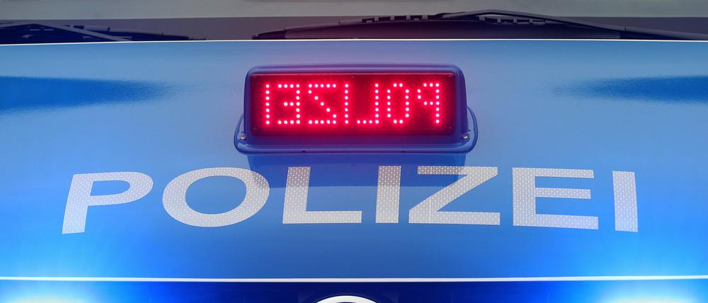 Ein Mann aus Nigeria wurde in Halle attackiert und bedroht. Die Polizei ermittelt gegen zwei Personen.