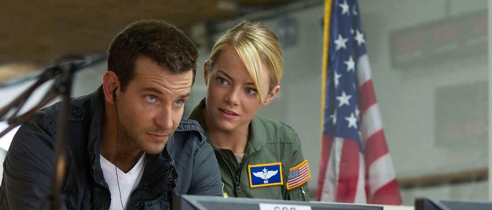 Ryan Gilcrest (Bradley Cooper) und Allison Ng (Emma Stone).